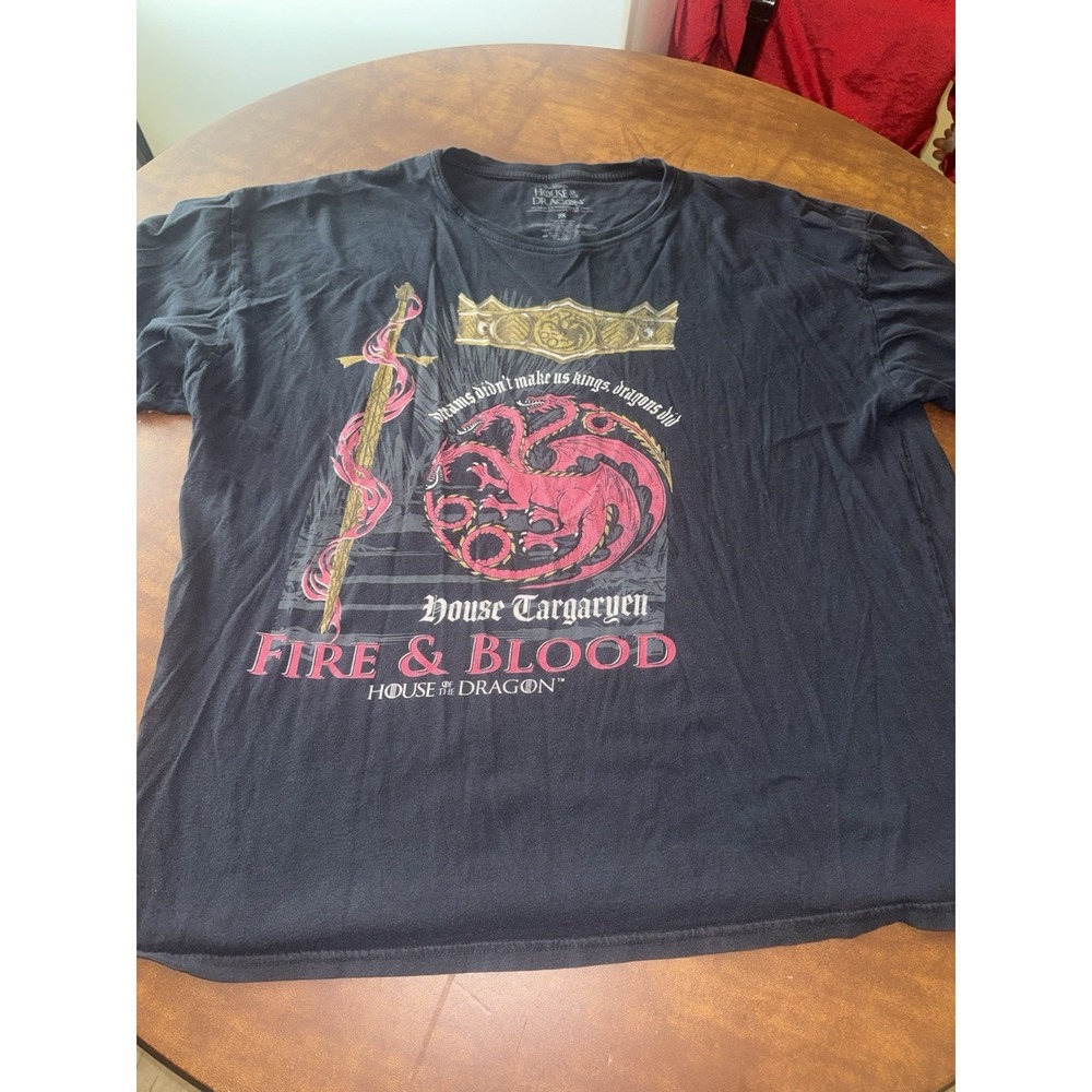House of the Dragon t-shirt features a bold red Targaryen dragon sigil 2XL
